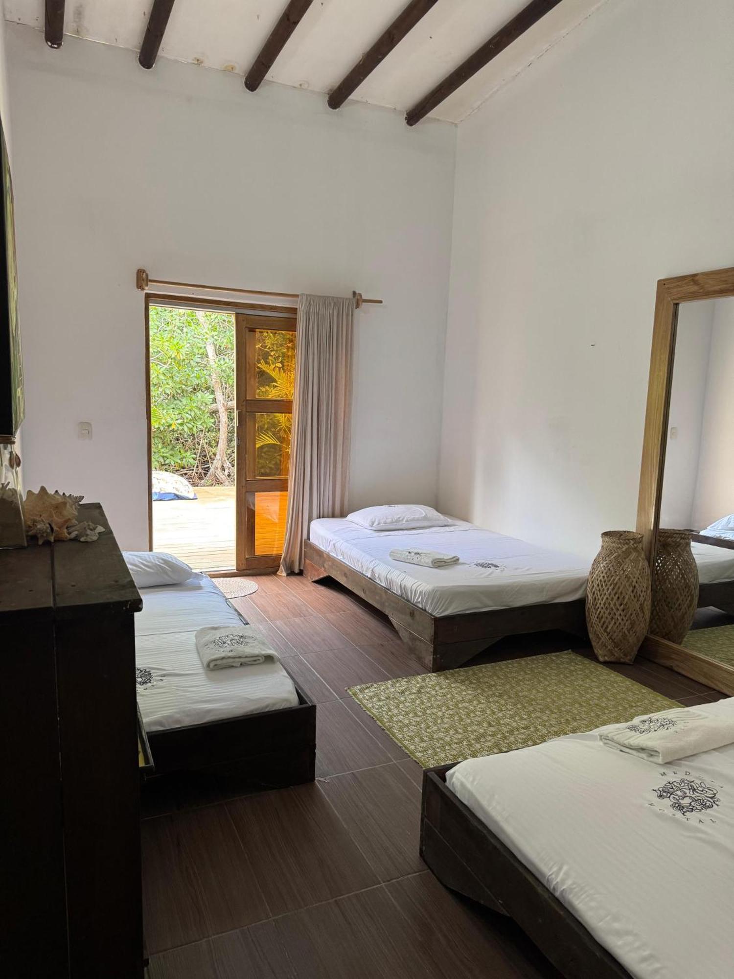 Medusa Hostel Isla Tintipan Tintipan Island 외부 사진