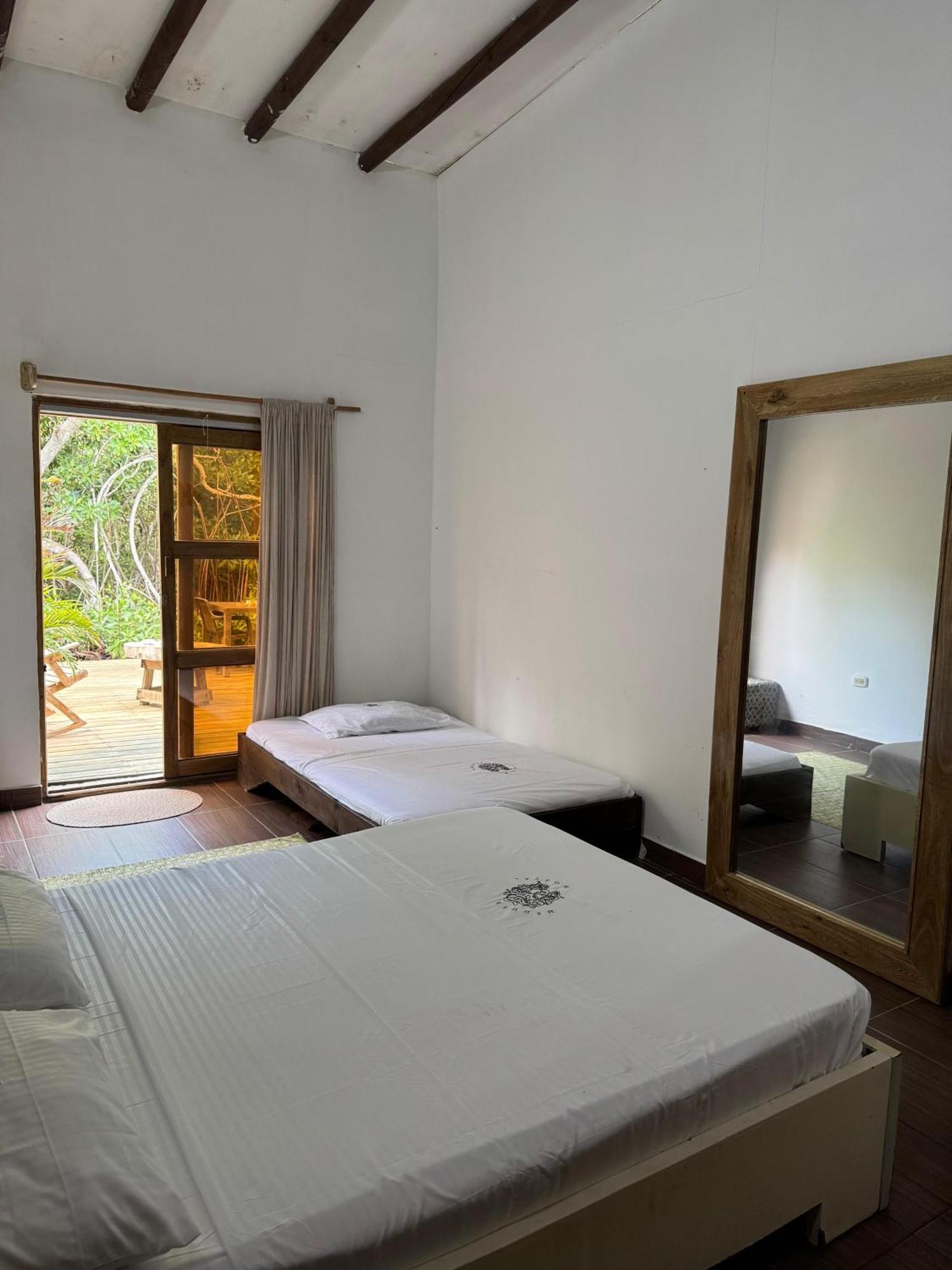 Medusa Hostel Isla Tintipan Tintipan Island 외부 사진