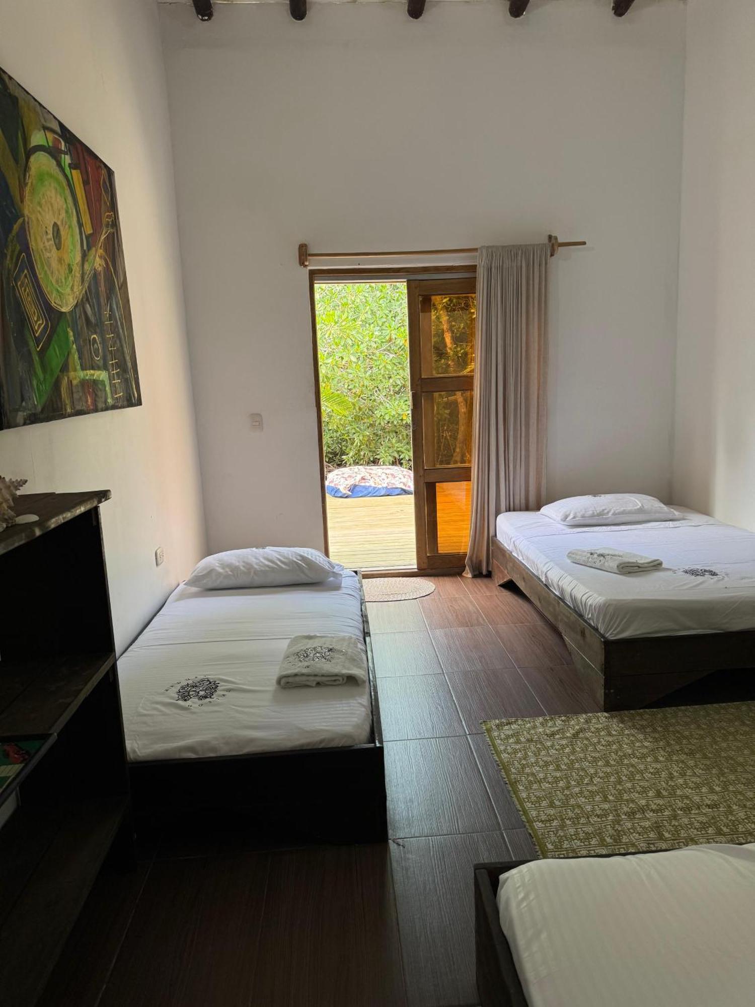 Medusa Hostel Isla Tintipan Tintipan Island 외부 사진