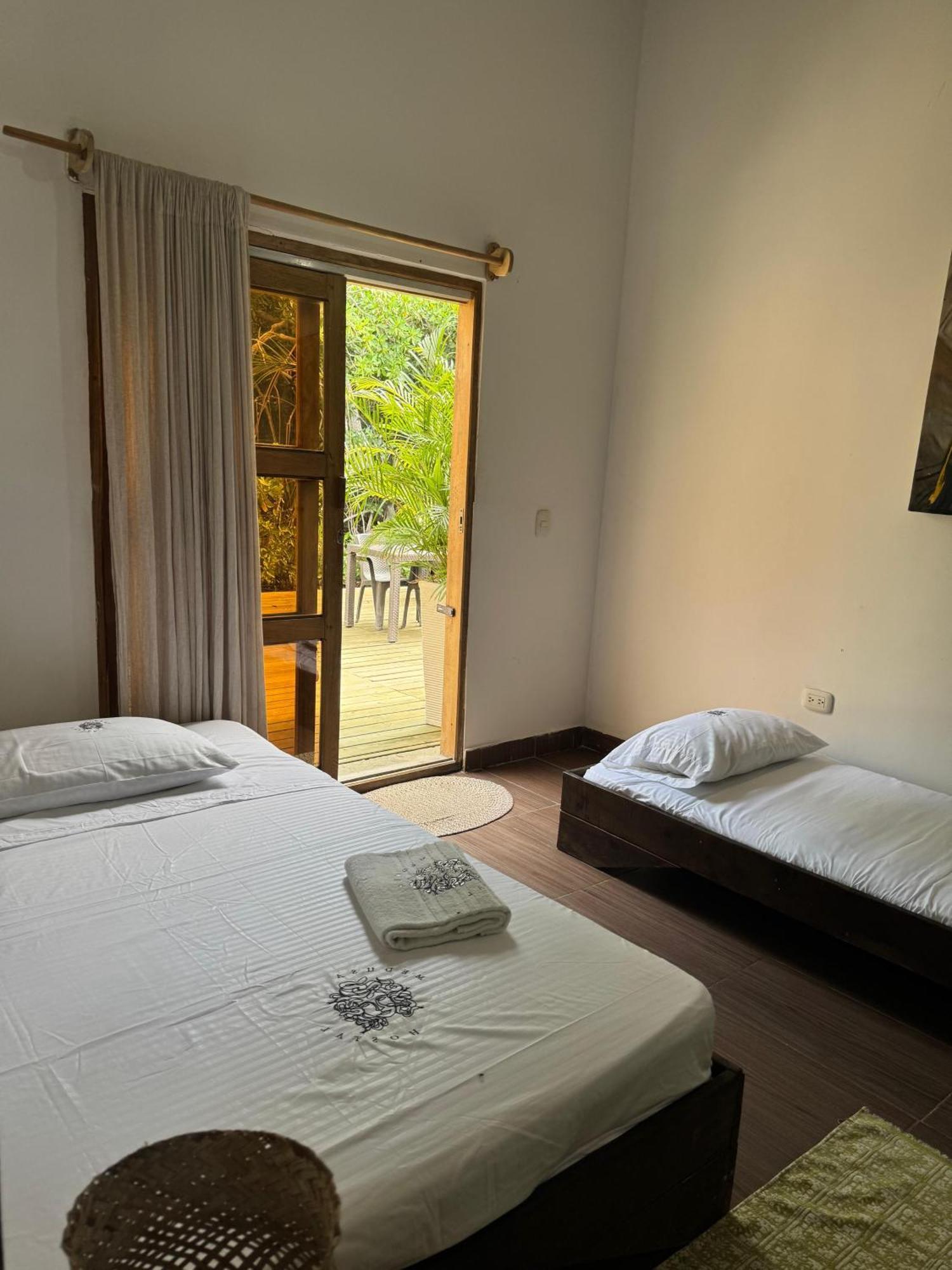 Medusa Hostel Isla Tintipan Tintipan Island 외부 사진